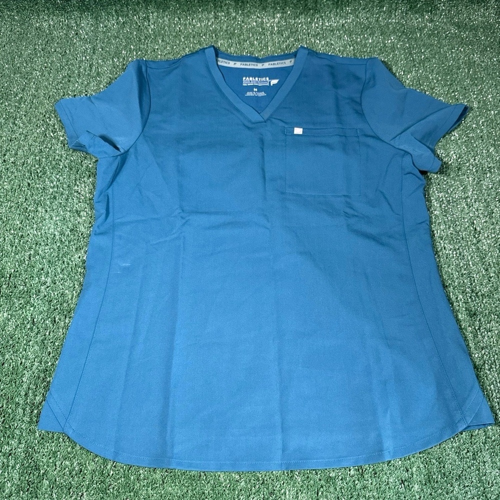 NWT Fabletics Performance Short Sleeve Teal Blue Womens Scrub Top Size Medium‎